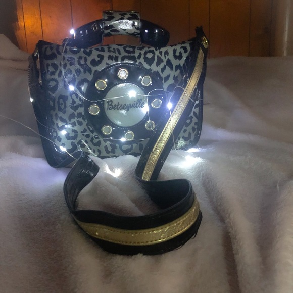 Betseyville “Call Me” Crossbody Bag - Picture 2 of 7